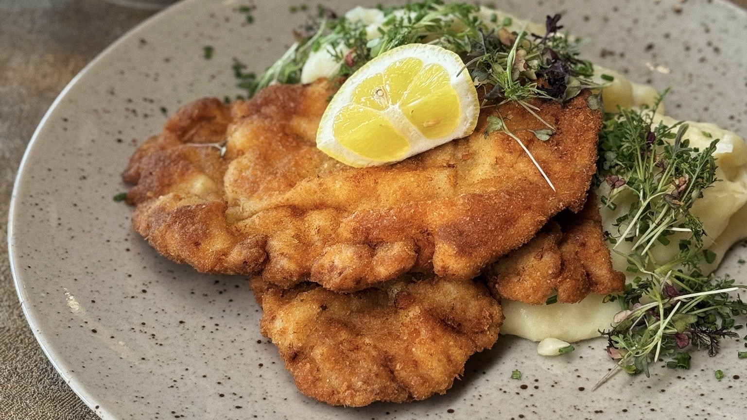 /uploads/photo/bravcovy-schnitzel-a-uhorkovy-salat-6a05595e6eeeb590607651.jpg