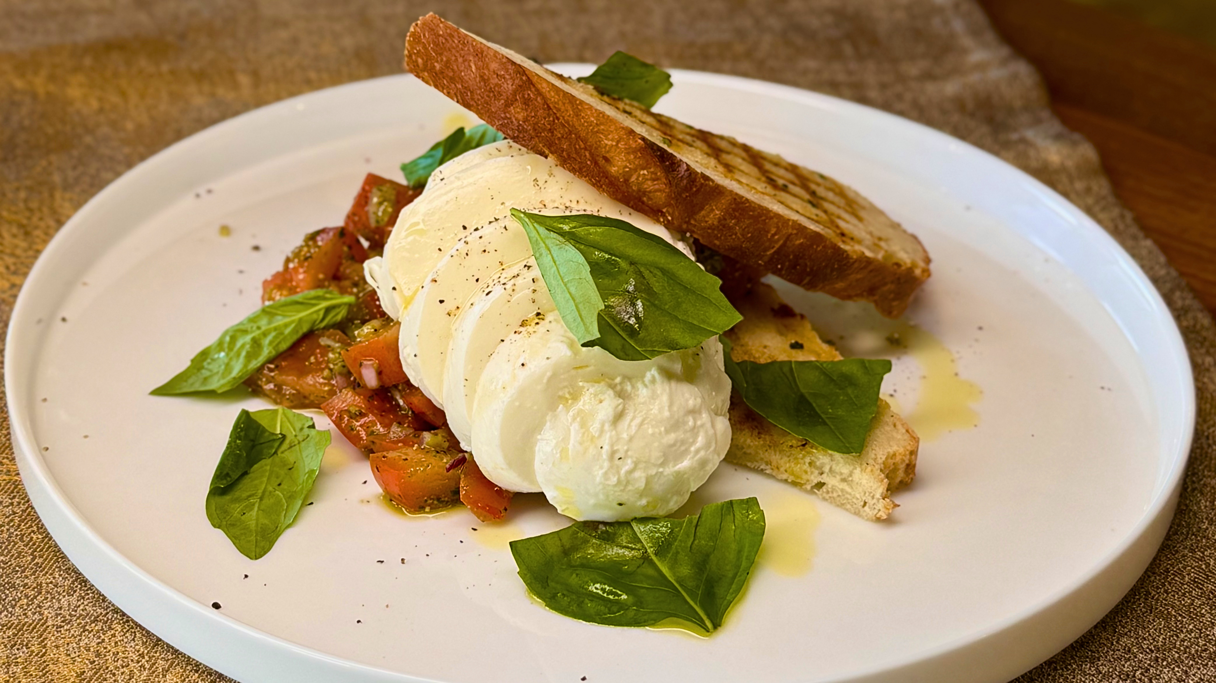 /uploads/photo/bruschetta-mozzarella-6a055a25a5343933965091.jpg