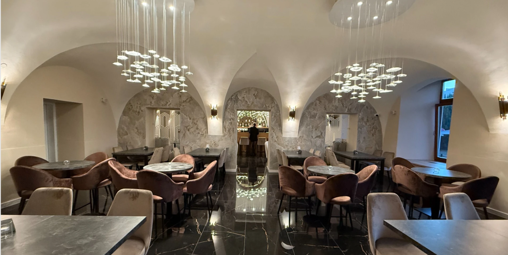 Reštaurácia, kaviareň a terasa & Hotel JELEŇ - fotografia 1