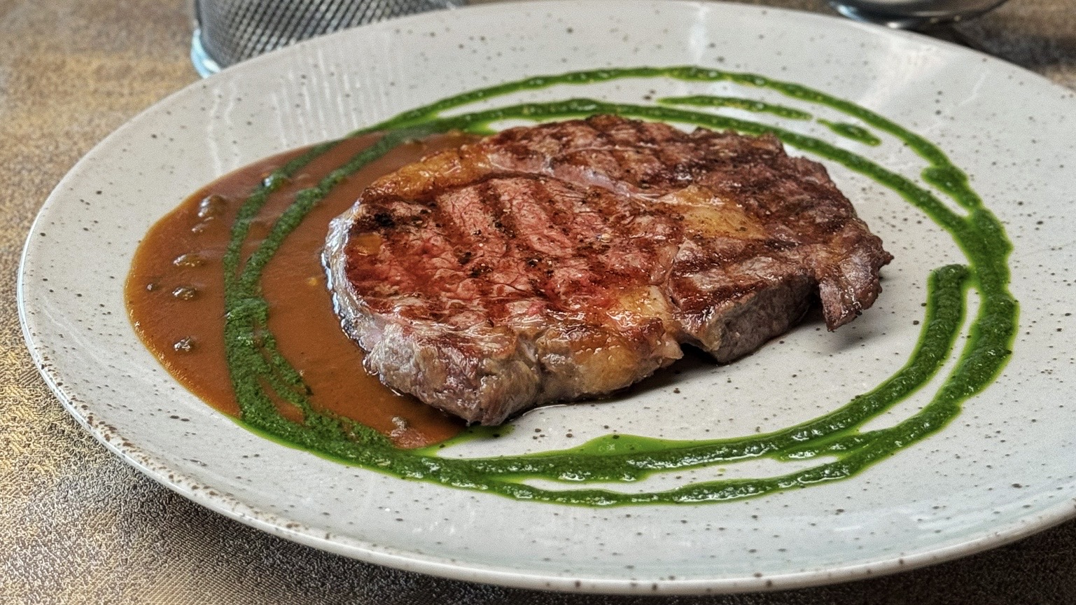 /uploads/photo/rib-eye-steak-a-pfeffer-omacka-1-6a05589560e29132415959.jpg